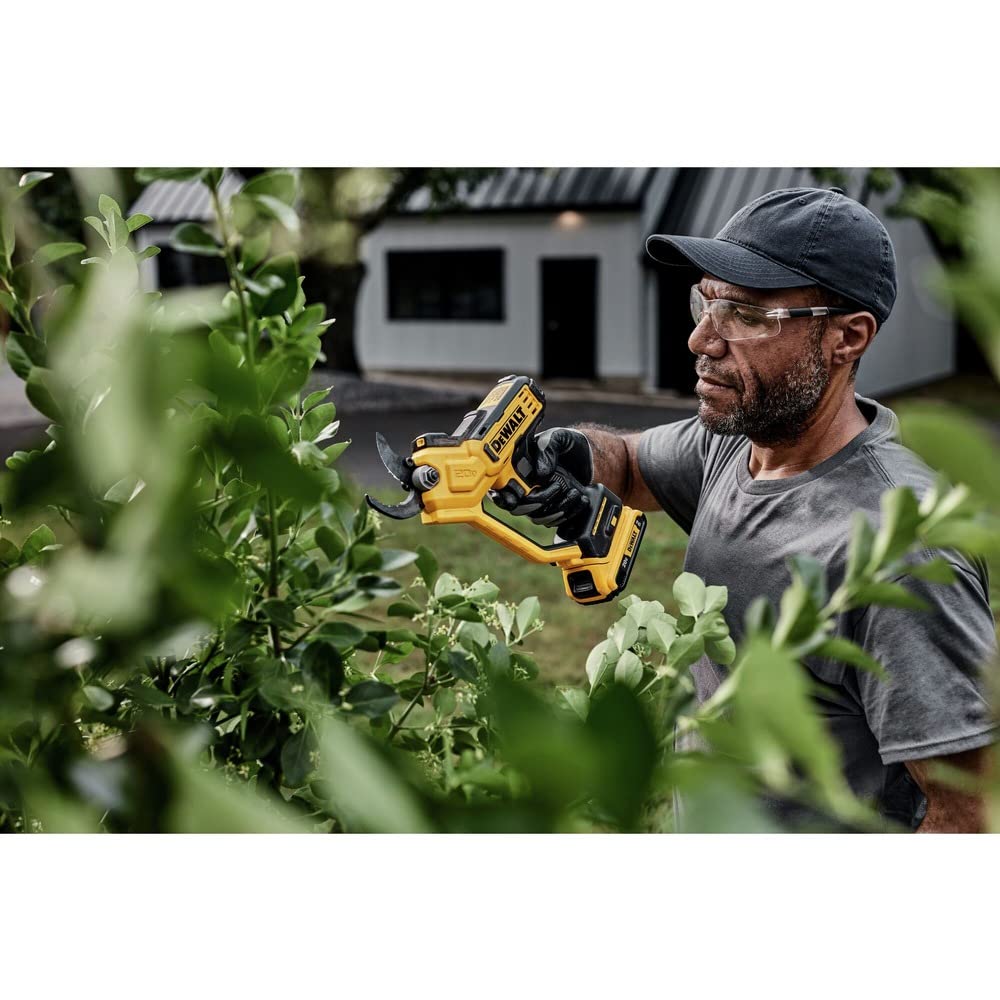 DEWALT 20V MAX Cordless Pruning Shears – Bare Tool (DCPR320B)